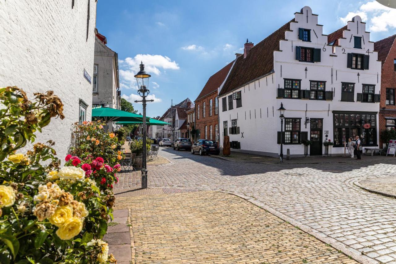Blumenhaus-Apartment Friedrichstadt Exterior foto